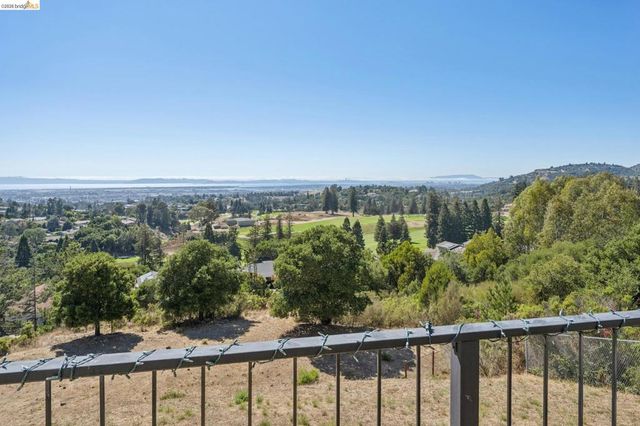 10592 Englewood Dr, Oakland, CA 94605