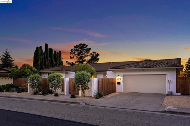 10592 Englewood Dr, Oakland, CA 94605