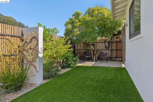 10592 Englewood Dr, Oakland, CA 94605