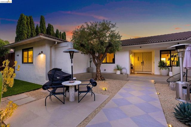 10592 Englewood Dr, Oakland, CA 94605