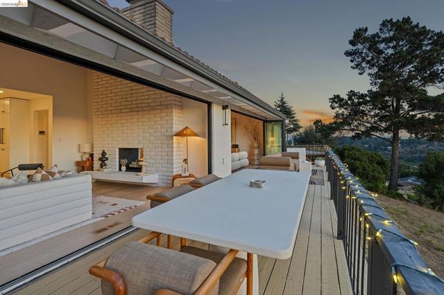 10592 Englewood Dr, Oakland, CA 94605