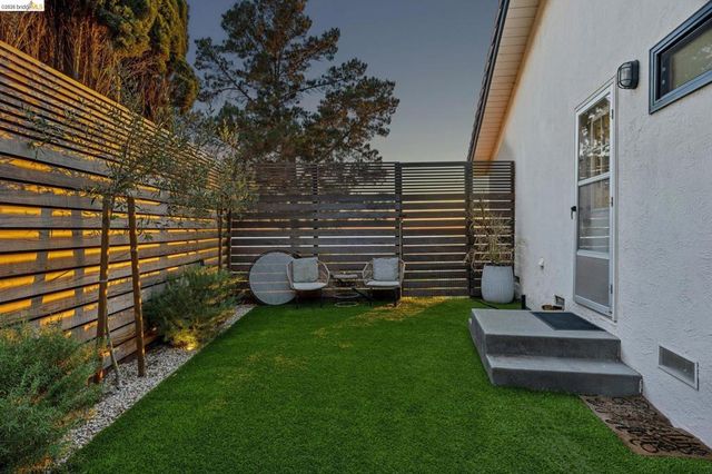 10592 Englewood Dr, Oakland, CA 94605