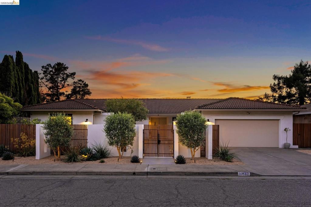 10592 Englewood Dr, Oakland, CA 94605