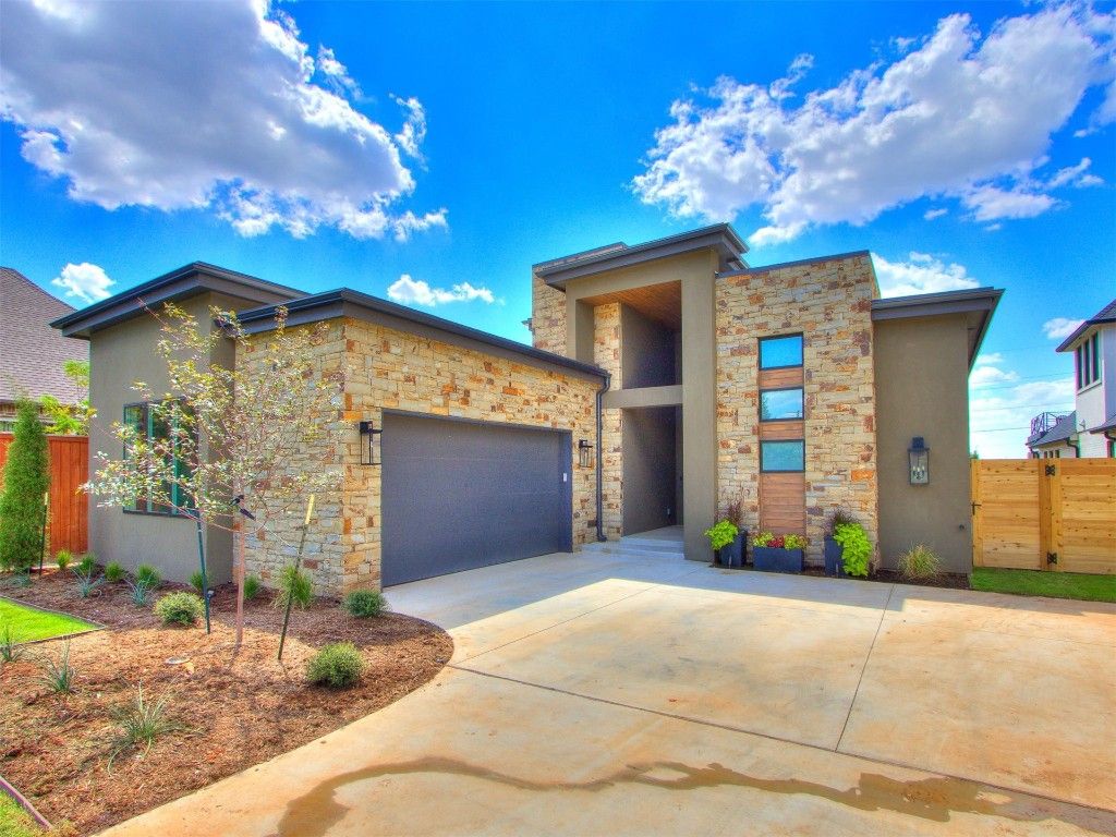 10605 Lakeside Drive, The Village, OK 73120