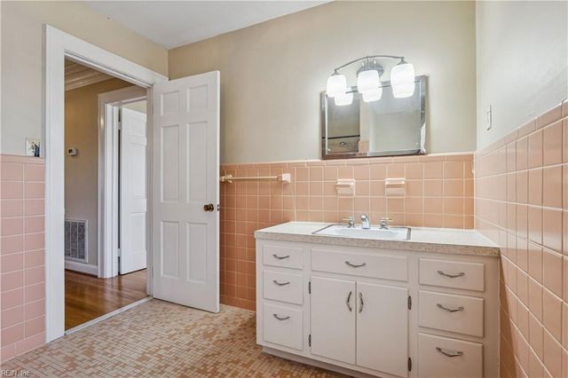 611 Jones ST, Suffolk, VA 23434