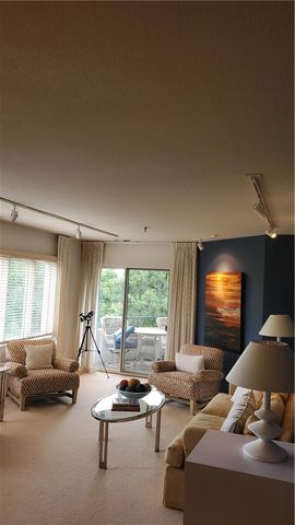 3920 Grand Avenue 5TE, Des Moines, IA 50312