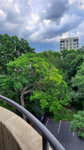 3920 Grand Avenue 5TE, Des Moines, IA 50312