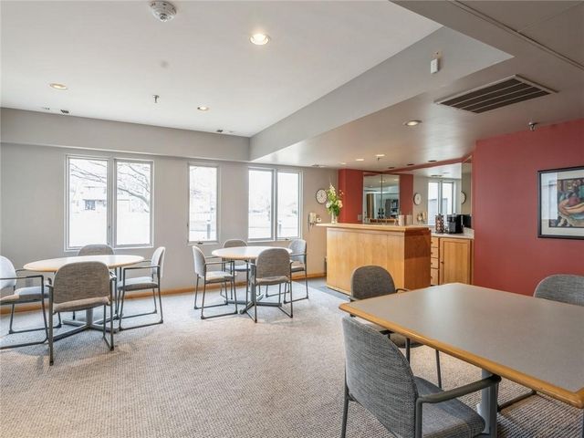 3920 Grand Avenue 5TE, Des Moines, IA 50312