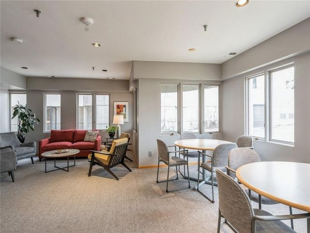 3920 Grand Avenue 5TE, Des Moines, IA 50312