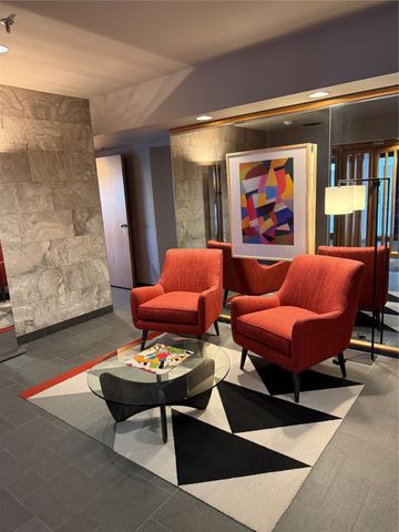 3920 Grand Avenue 5TE, Des Moines, IA 50312