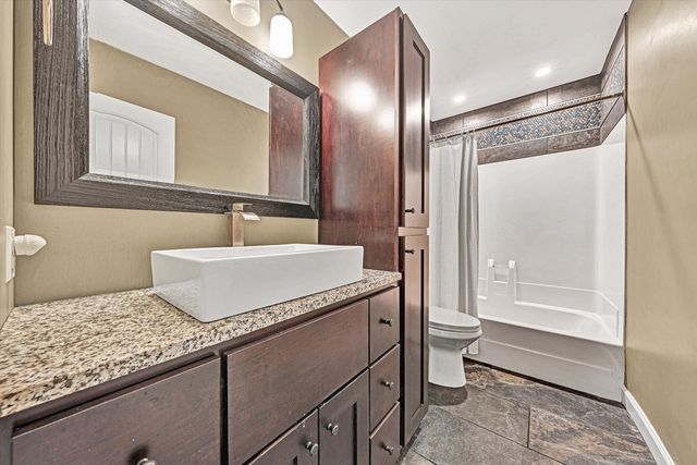 7122 Woods Crossing DR, Roanoke, VA 24018