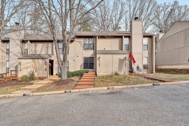 7122 Woods Crossing DR, Roanoke, VA 24018