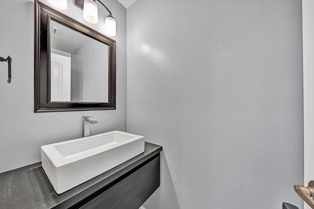 7122 Woods Crossing DR, Roanoke, VA 24018