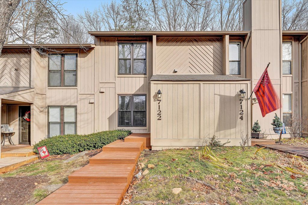 7122 Woods Crossing DR, Roanoke, VA 24018