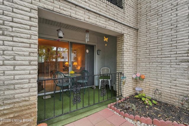 4825 Sherburn Ln 109-B, Louisville, KY 40207