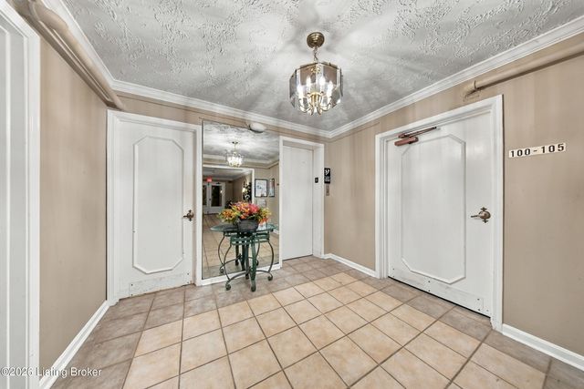 4825 Sherburn Ln 109-B, Louisville, KY 40207