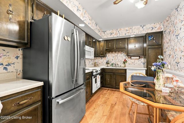 4825 Sherburn Ln 109-B, Louisville, KY 40207
