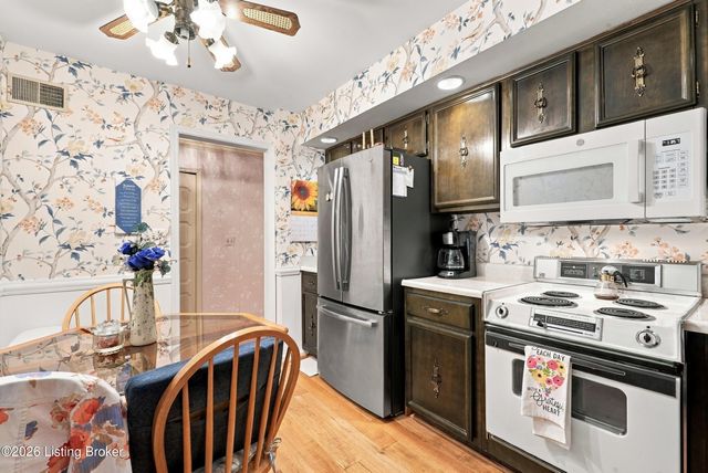 4825 Sherburn Ln 109-B, Louisville, KY 40207