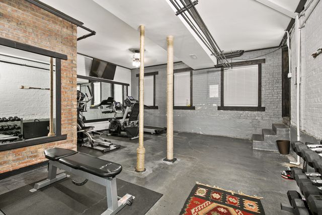 6101 N Winthrop Avenue 2, Chicago, IL 60660