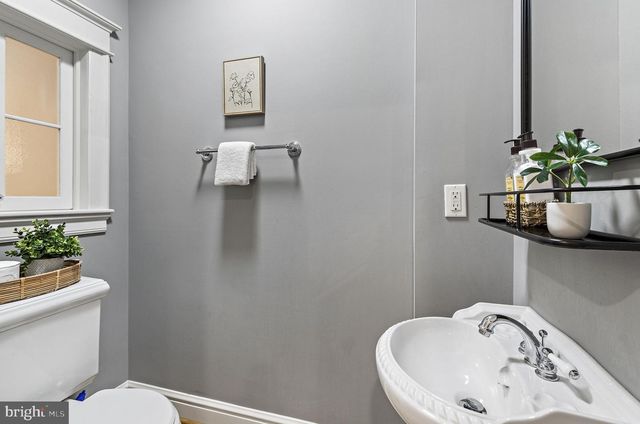 11 E HAMBURG ST, Baltimore, MD 21230