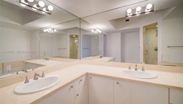 20000 E Country Club Drive 512, Aventura, FL 33180