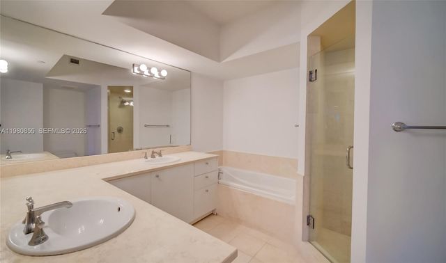 20000 E Country Club Drive 512, Aventura, FL 33180