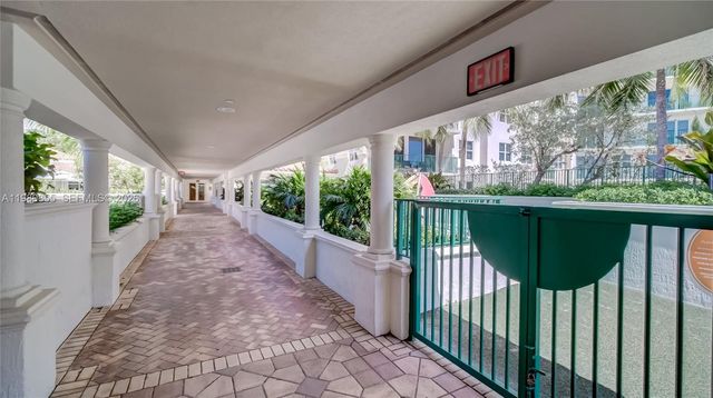 20000 E Country Club Drive 512, Aventura, FL 33180