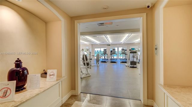 20000 E Country Club Drive 512, Aventura, FL 33180