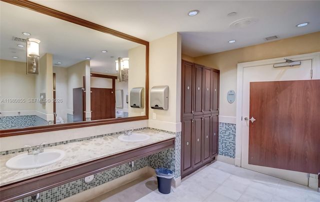20000 E Country Club Drive 512, Aventura, FL 33180