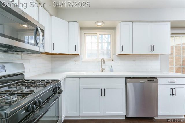 5854 Willow Creek Drive, Canton, MI 48187