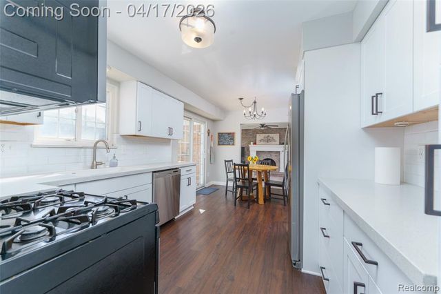 5854 Willow Creek Drive, Canton, MI 48187