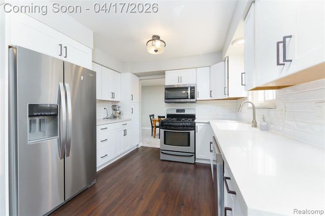 5854 Willow Creek Drive, Canton, MI 48187