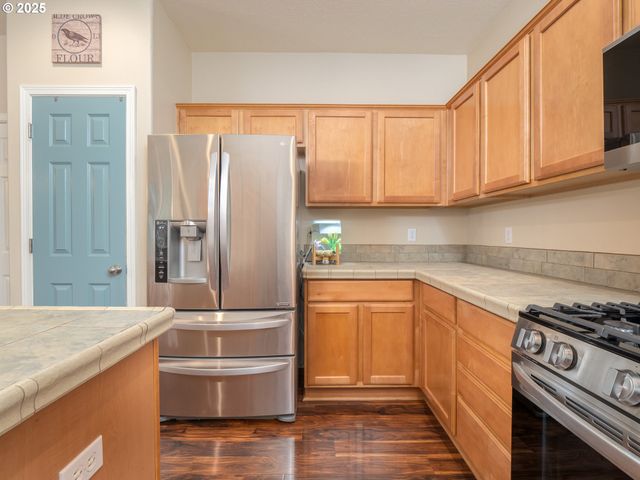 121 N BURL St, Newberg, OR 97132