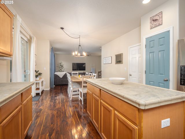 121 N BURL St, Newberg, OR 97132