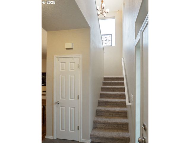 121 N BURL St, Newberg, OR 97132