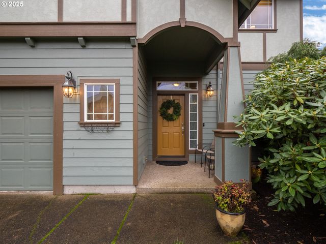 121 N BURL St, Newberg, OR 97132