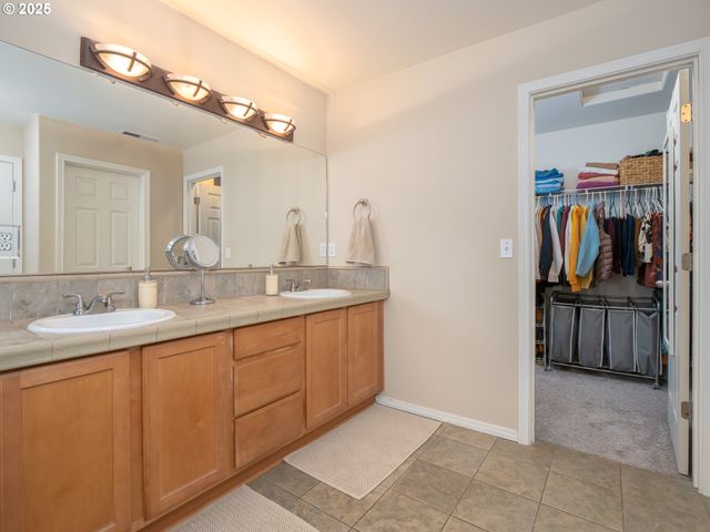 121 N BURL St, Newberg, OR 97132