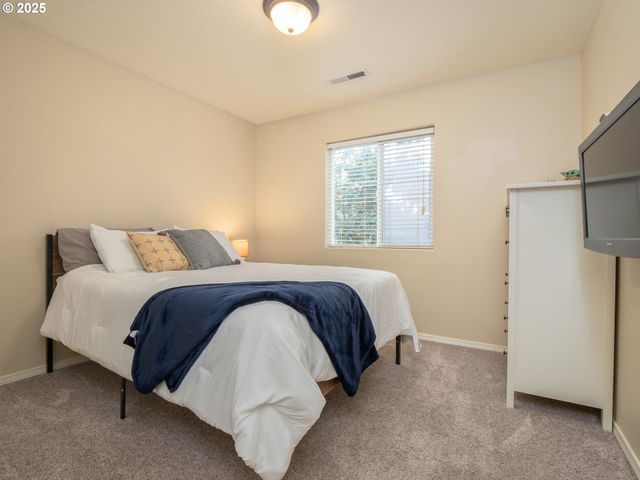 121 N BURL St, Newberg, OR 97132