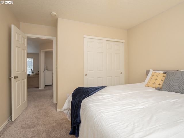 121 N BURL St, Newberg, OR 97132