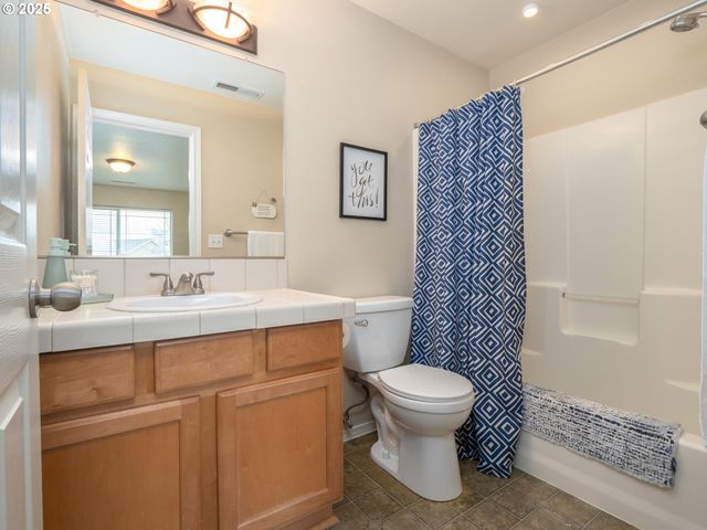 121 N BURL St, Newberg, OR 97132