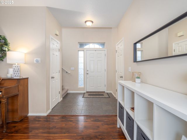 121 N BURL St, Newberg, OR 97132