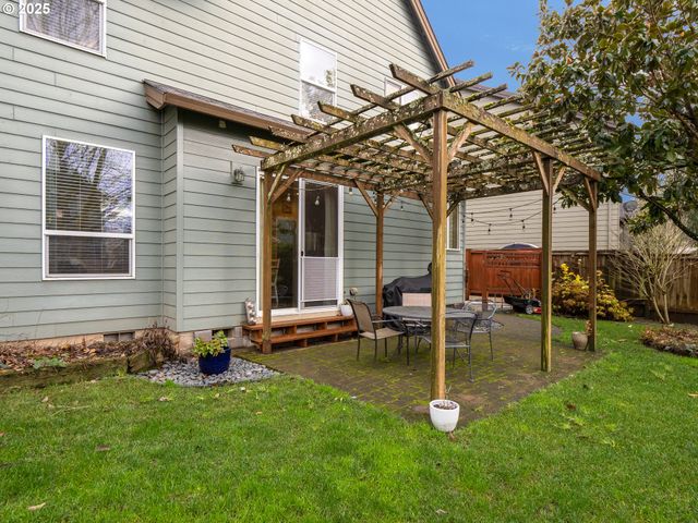 121 N BURL St, Newberg, OR 97132