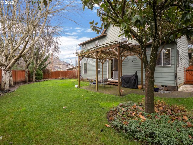 121 N BURL St, Newberg, OR 97132