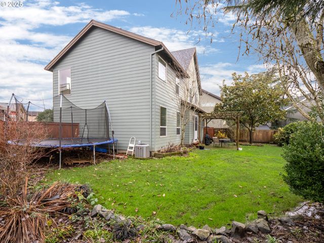 121 N BURL St, Newberg, OR 97132