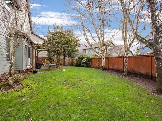 121 N BURL St, Newberg, OR 97132