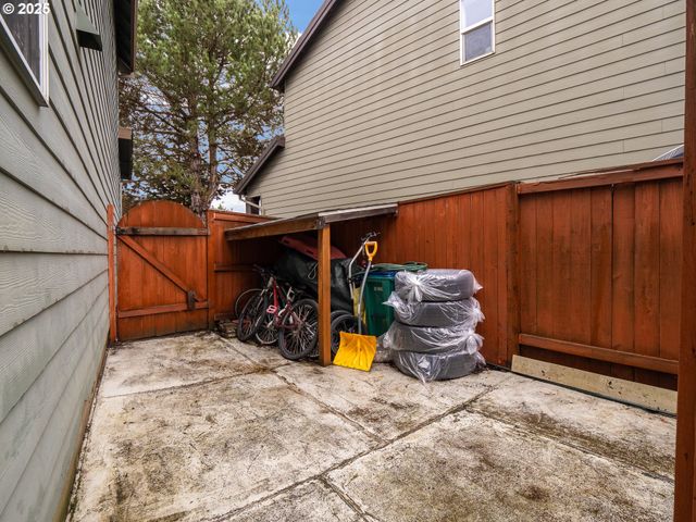 121 N BURL St, Newberg, OR 97132