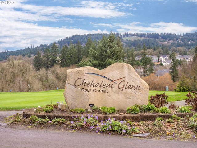 121 N BURL St, Newberg, OR 97132