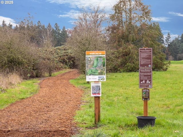 121 N BURL St, Newberg, OR 97132