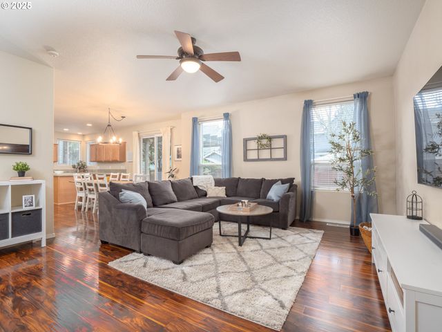 121 N BURL St, Newberg, OR 97132