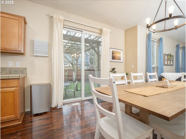 121 N BURL St, Newberg, OR 97132